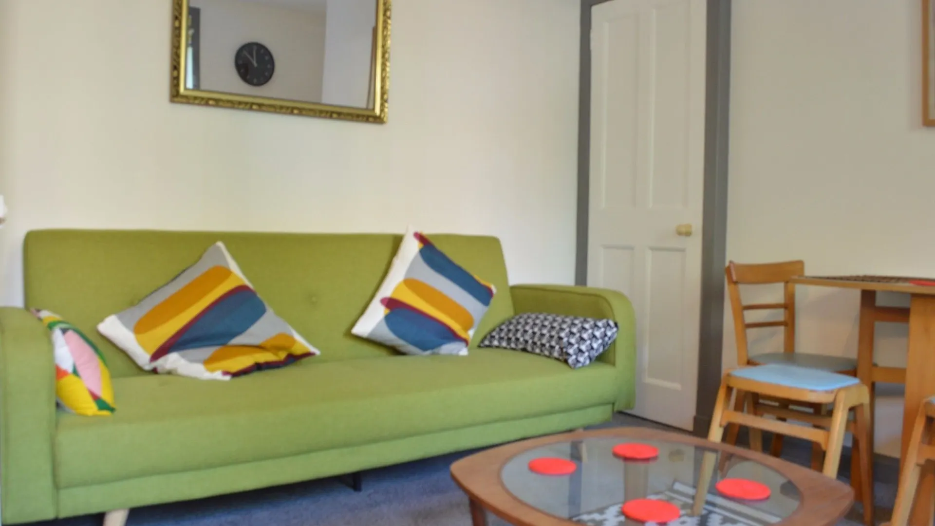 2 Bedroom Flat Near Leith Walk Edinburgh 0*,  United Kingdom